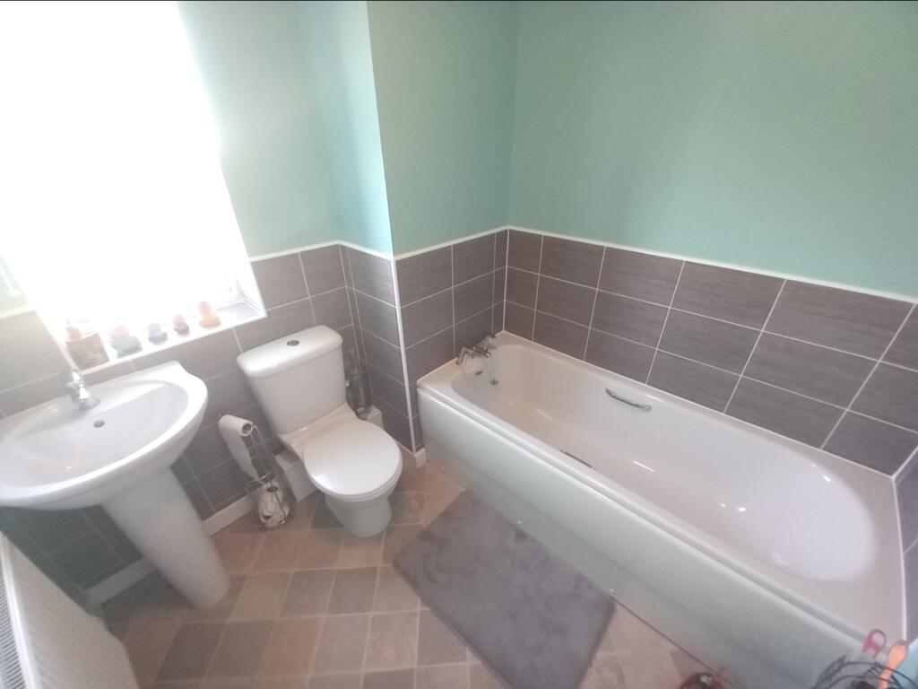 FAMILY BATHROOM