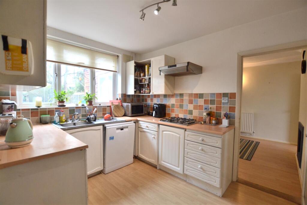 Kitchen 2.JPG