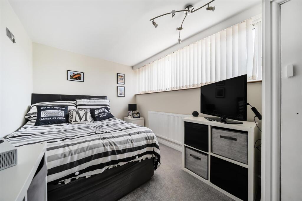 bedroom 4.jpg