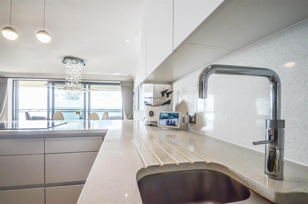 Kitchen - Lounge - Diner