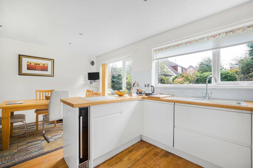 Kitchen/ Dining Room