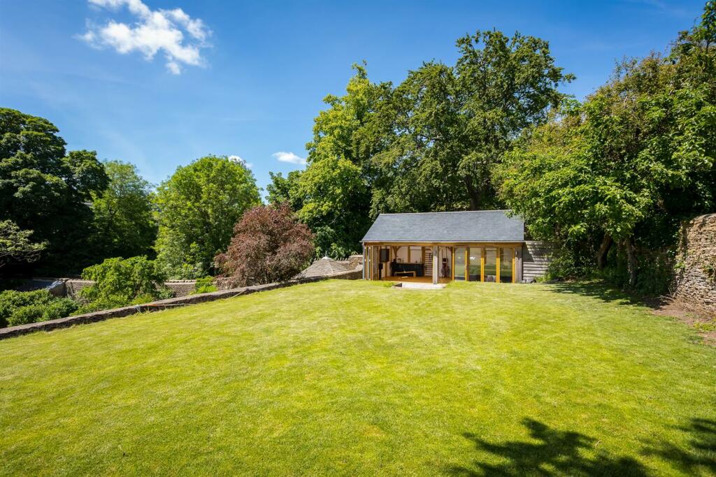 109 - Chipping Croft - GL8 8DQ - Web.jpg