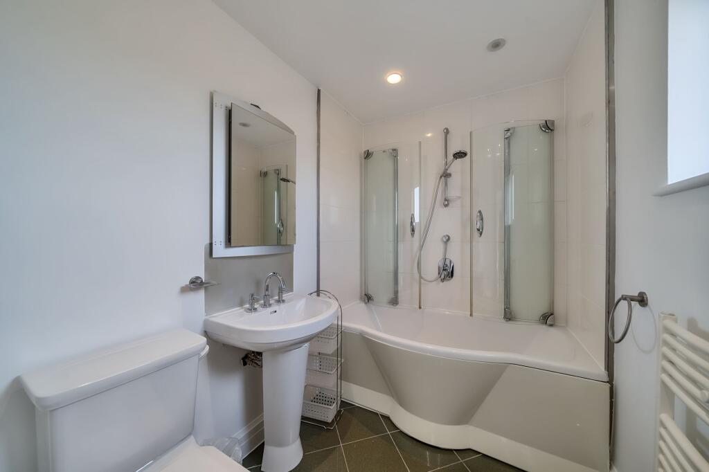 Second Bedroom En Suite