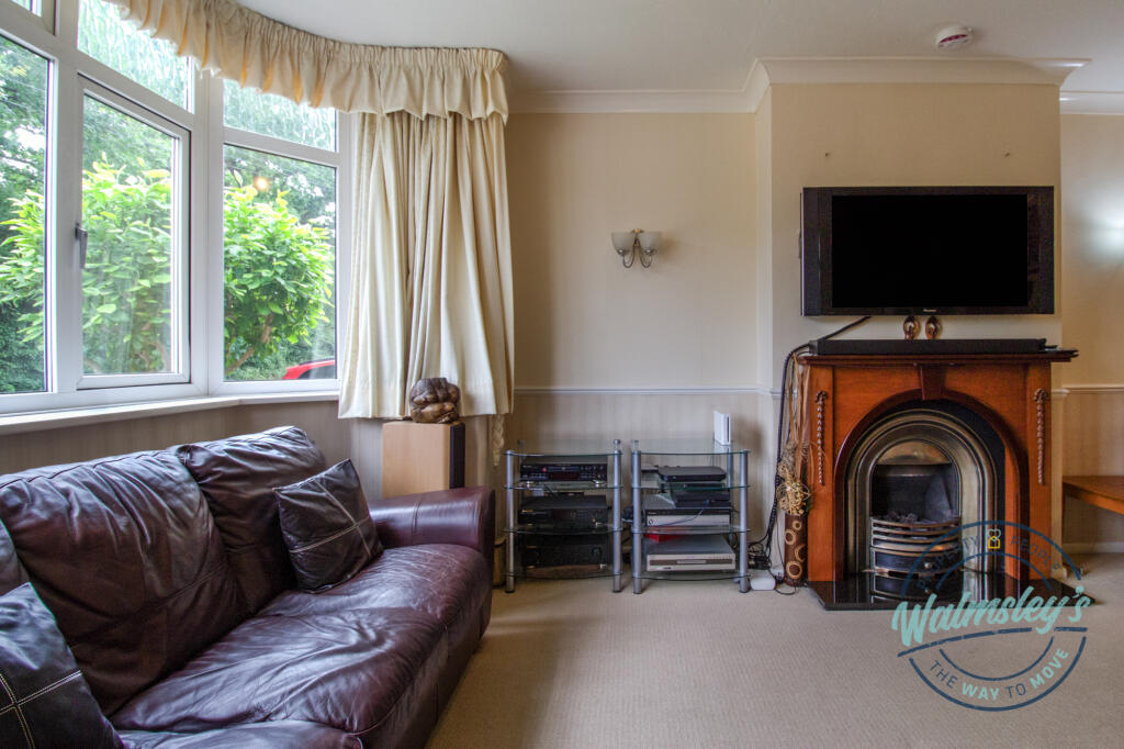 Wide bay &amp; sitting room