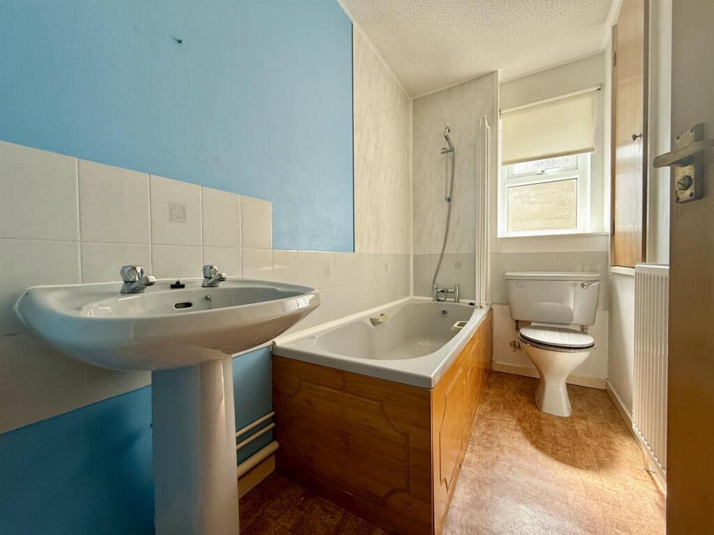 Bathroom.jpg