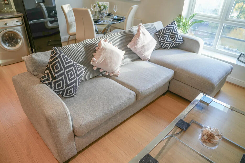 f0b9e9d3-c20e-4d7...