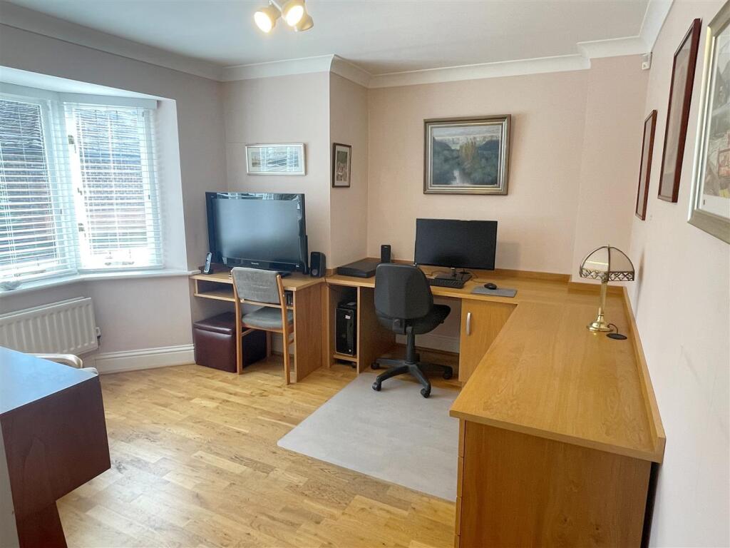 Home Office 1.JPG