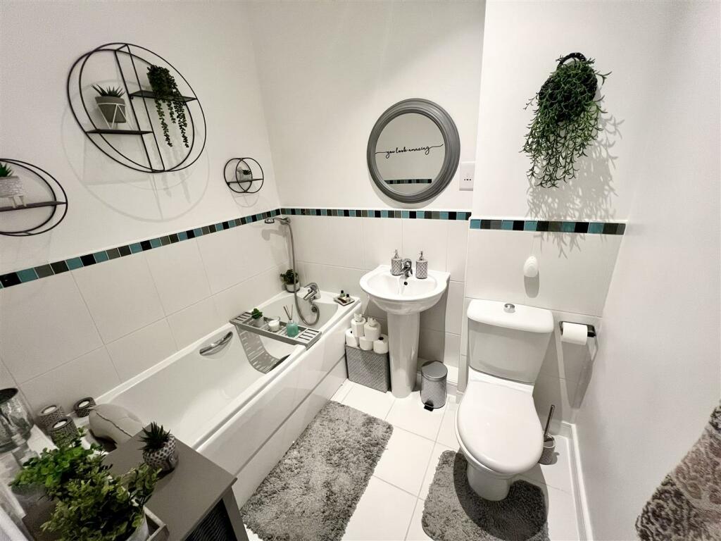 MAIN BATHROOM