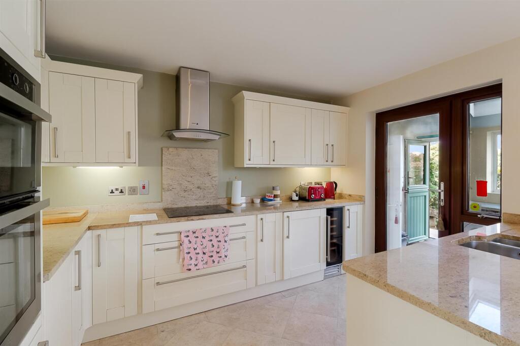 4-bed-house-prestbury (21).jpg