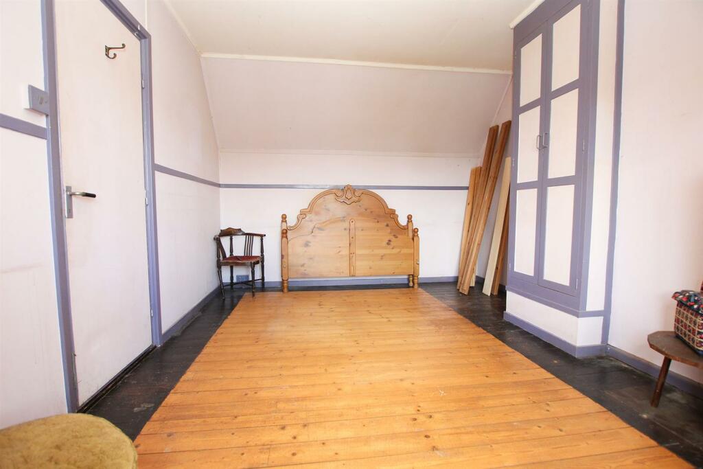IMG_6998 BED 1.jpg