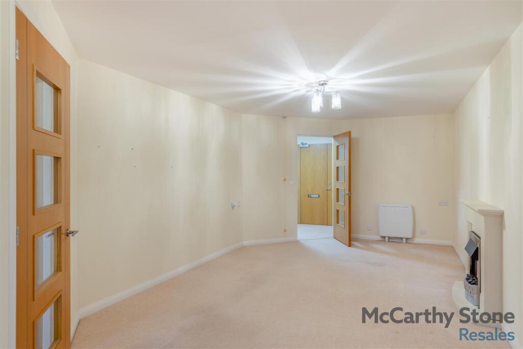 8631496-interior05.jpg