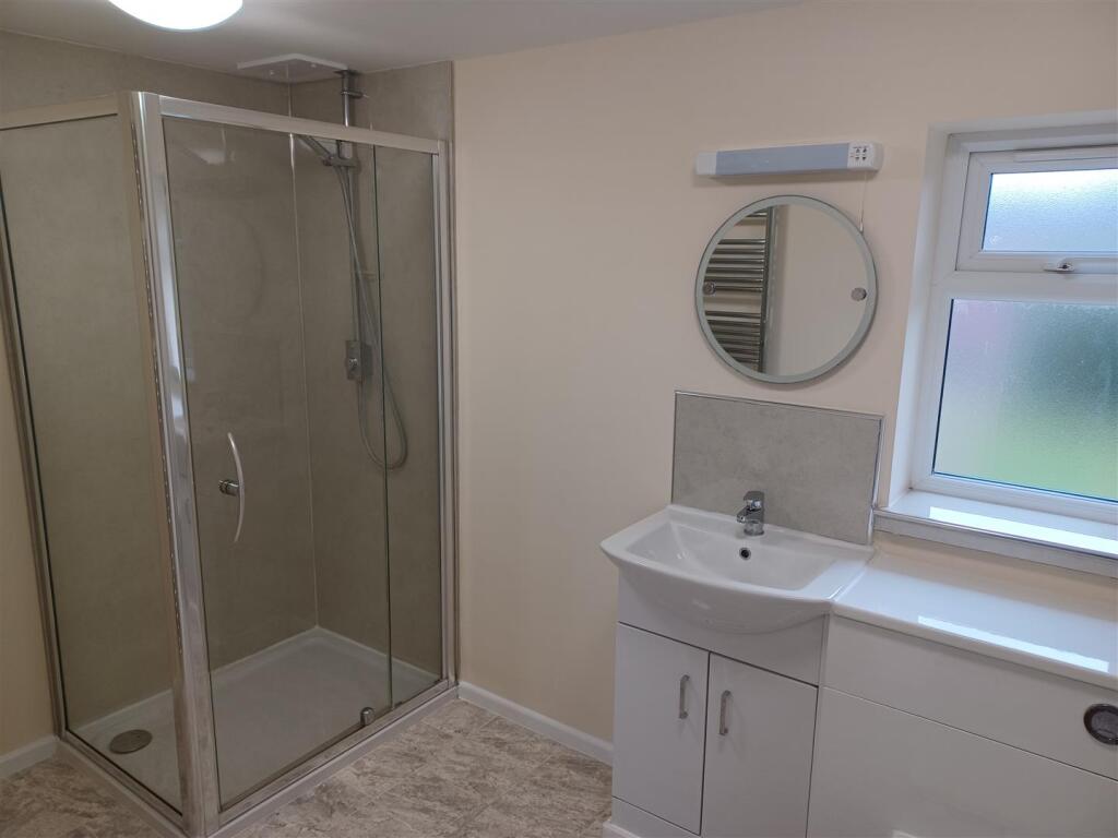 En suite shower