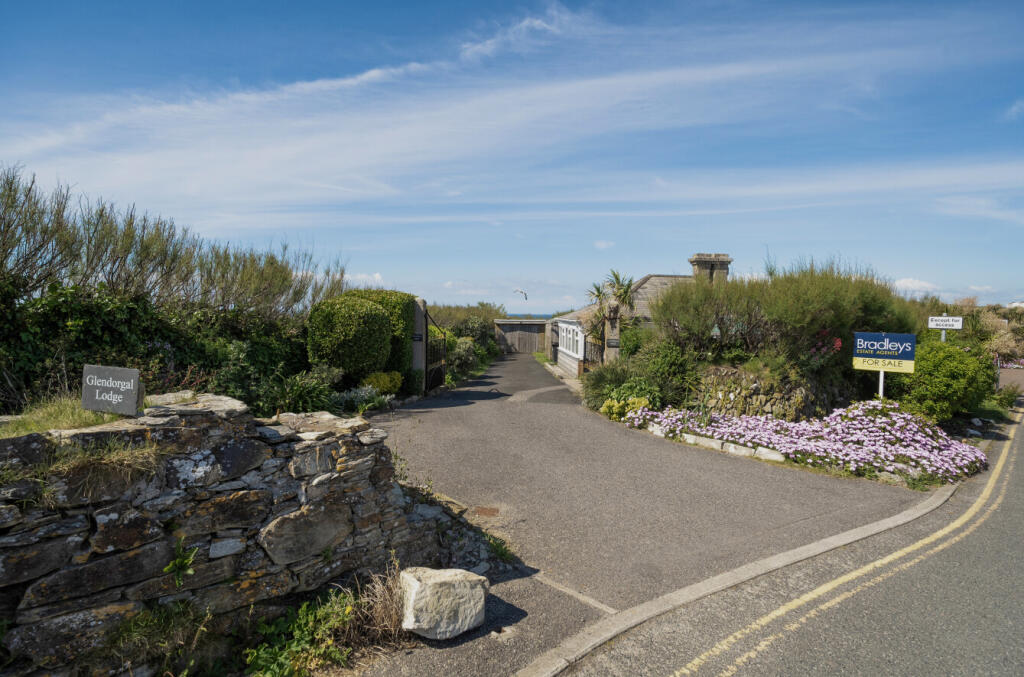 27-68236bd74a62b-...