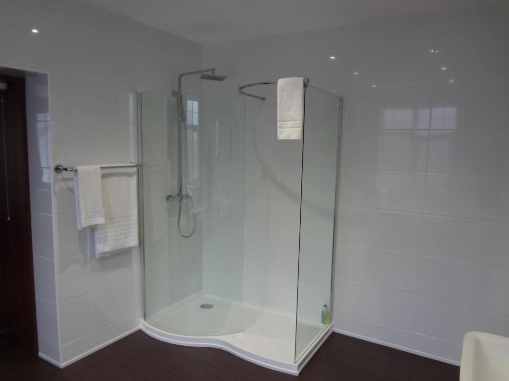 KING bathroom