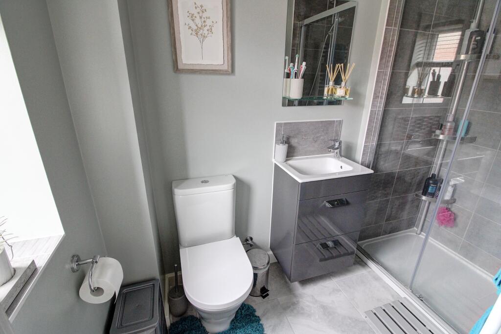 16. En-Suite