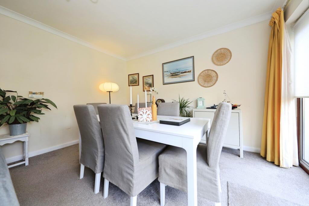 Lounge/ Dining