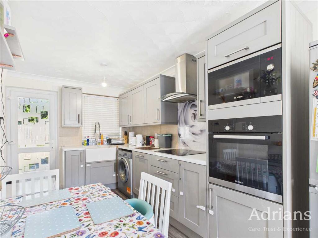 KITCHEN /