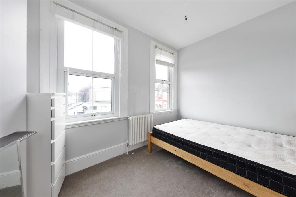 Pearcroft Road, E11