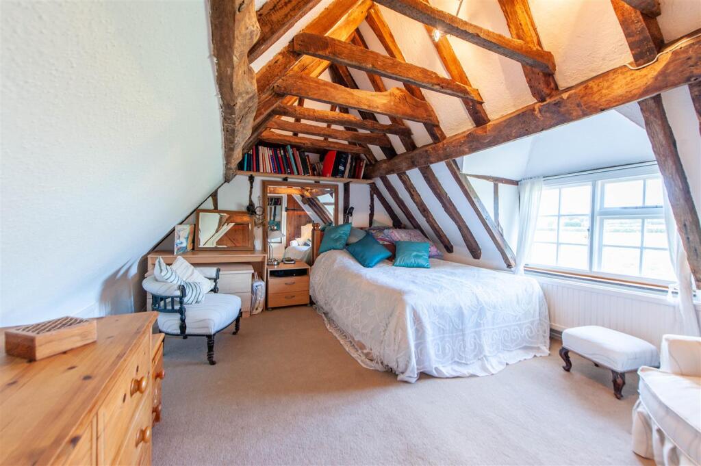 Bedroom..jpg