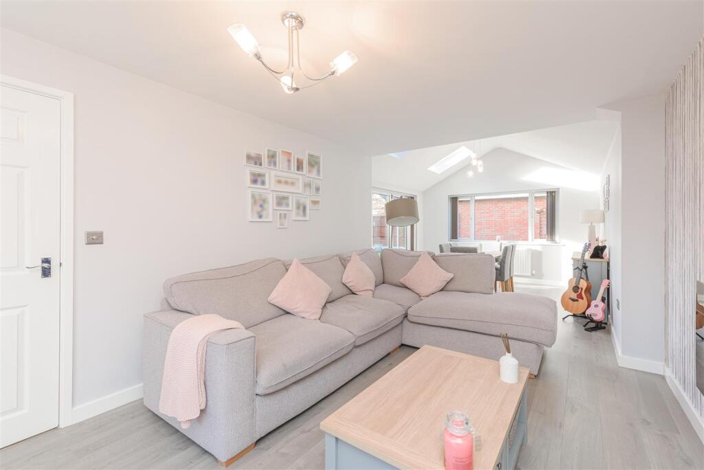 8 Lindores Road