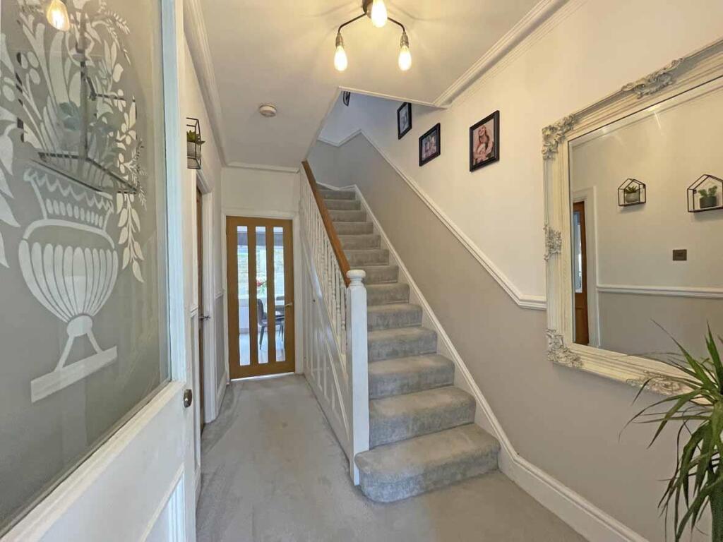 Old Laira Road 331 - Entrance Hall 2...jpg