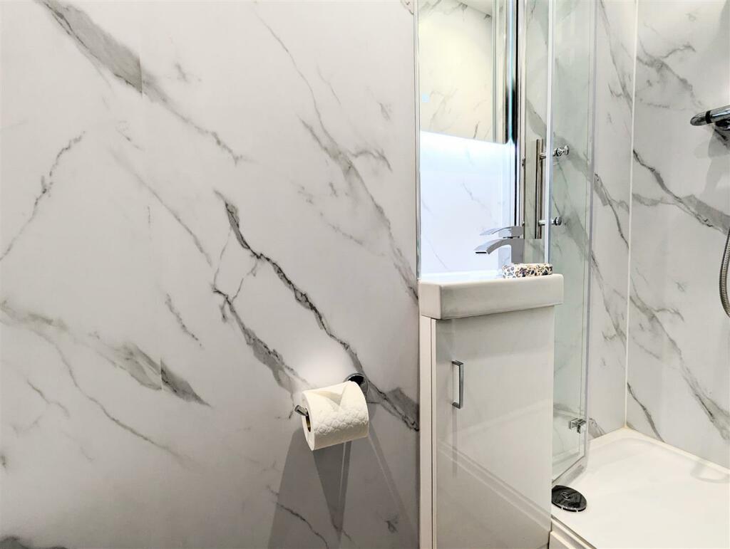 Bedroom 1 Ensuite