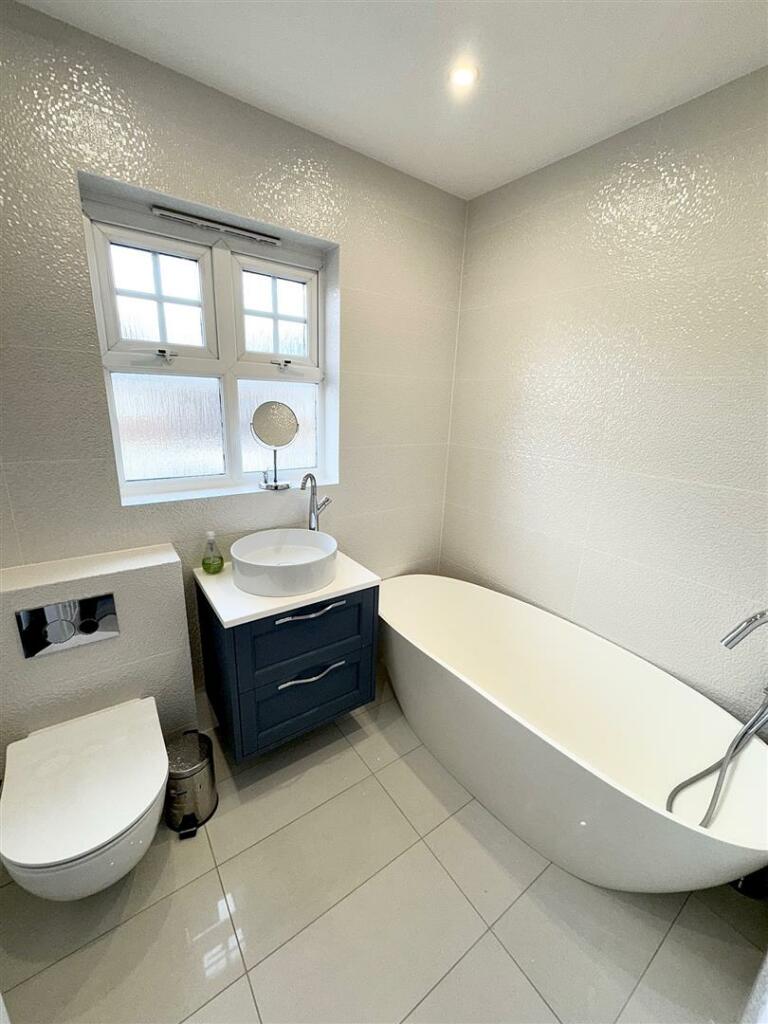 Bathroom1.jpg