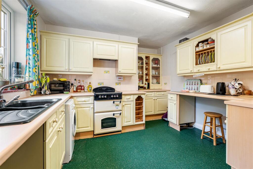 Kitchen / Breakfast Room