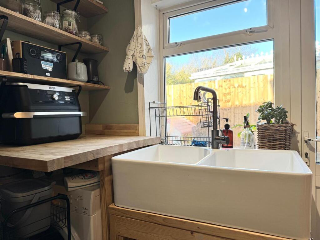 Kitchen (4).jpg
