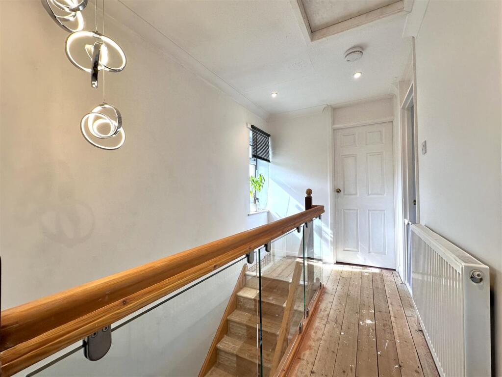 First Floor Landing 921