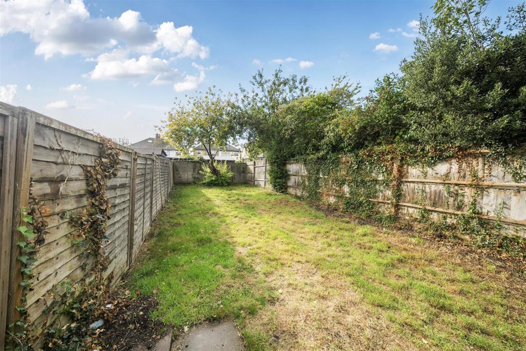 Barton Way - Garden.jpg