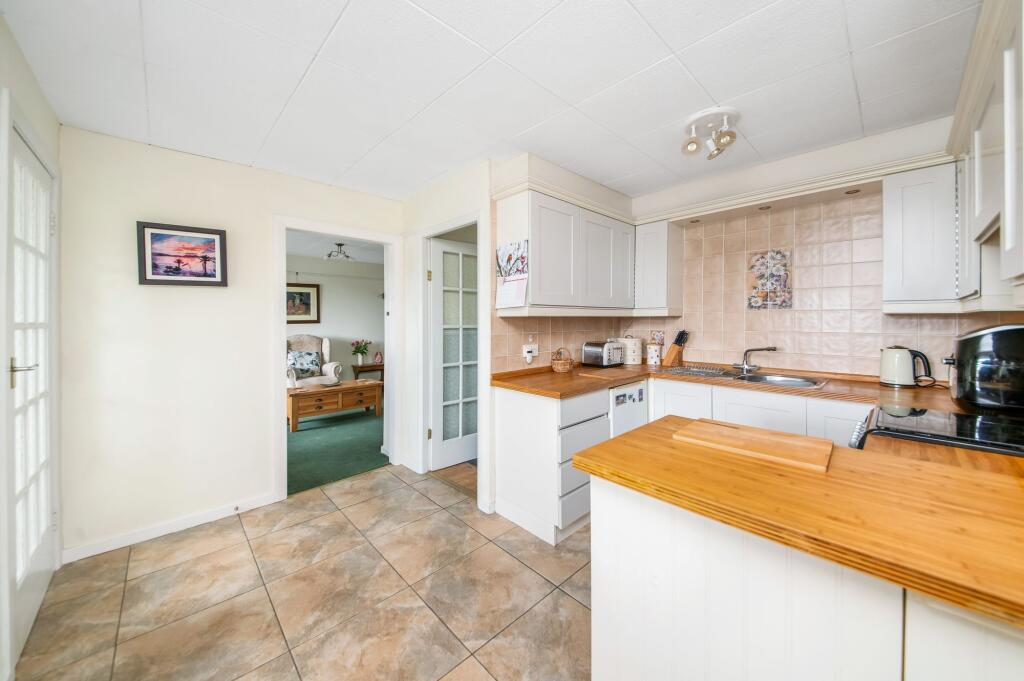 OPEN-PLAN DINING KITCHEN