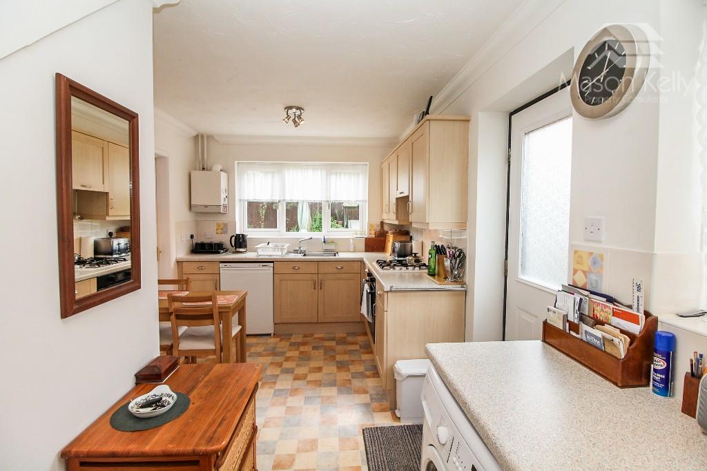KITCHEN/BREAKFAST