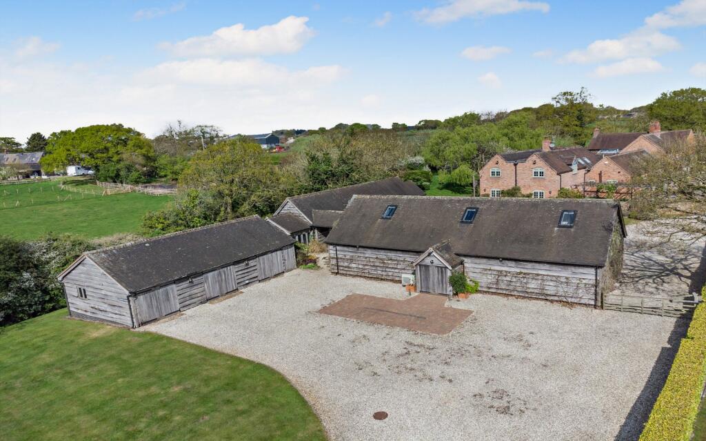 Triple Garage &amp; Yard