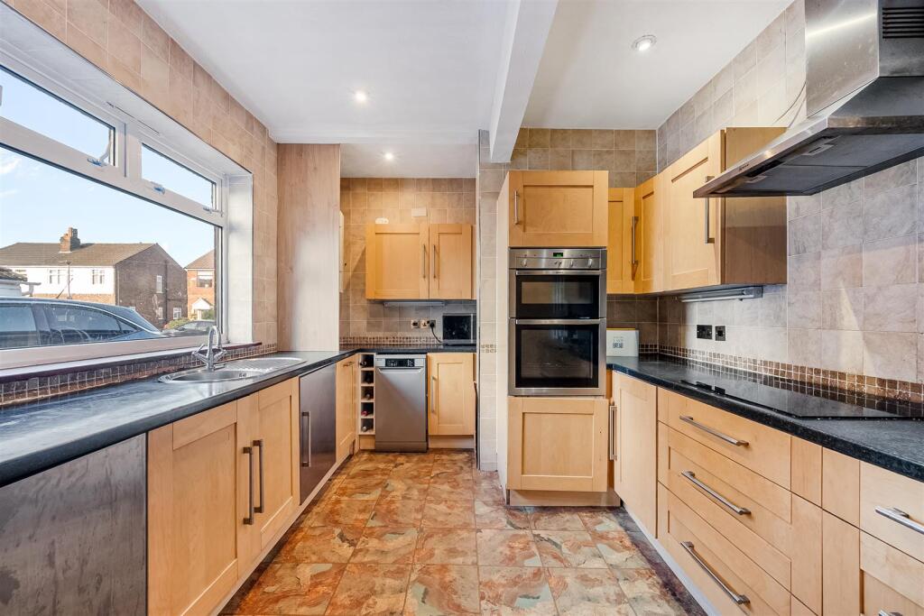 Kitchen (3).jpg