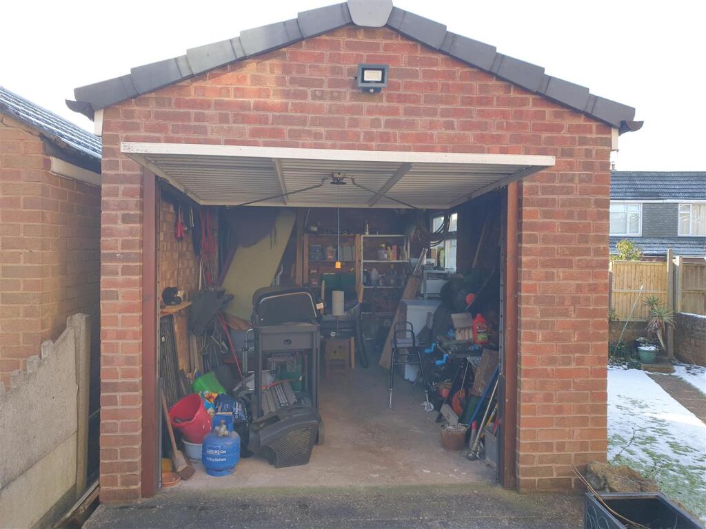 ADDITIONAL OUTSIDE PHOTOS