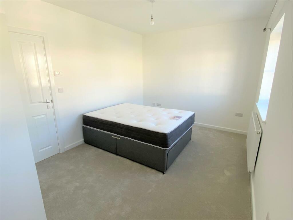 32 Quintrell Road Bedroom 1