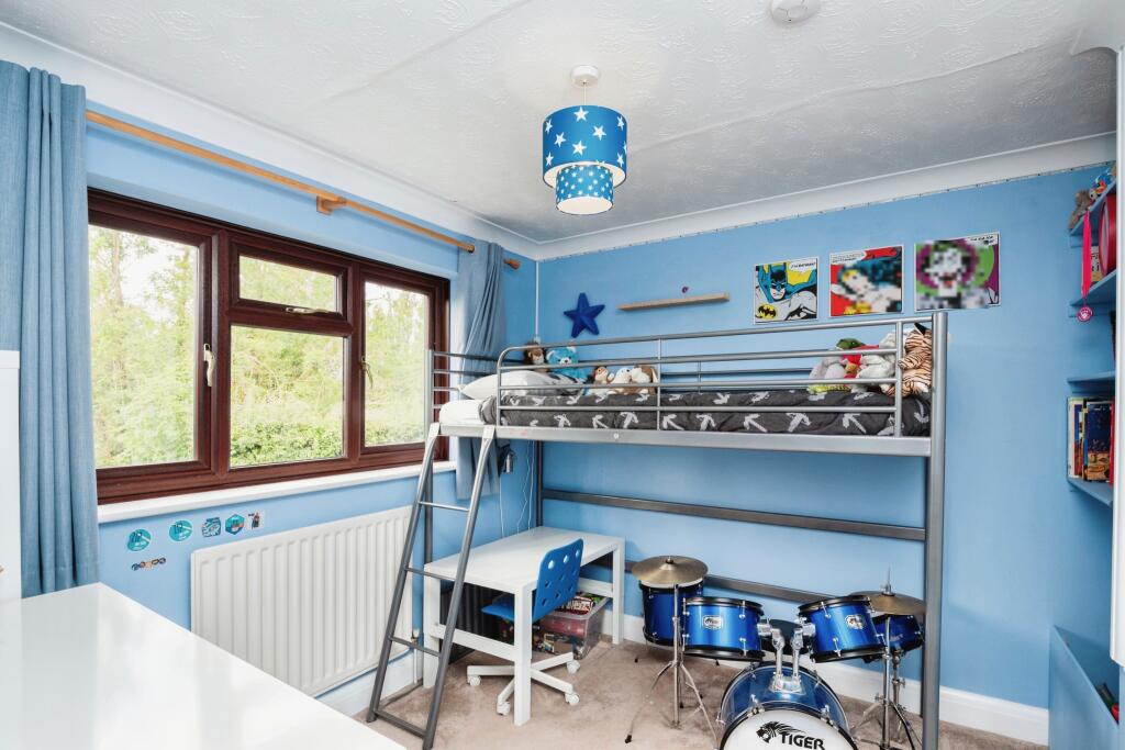 11tobygardenshadlowtn110ew-11