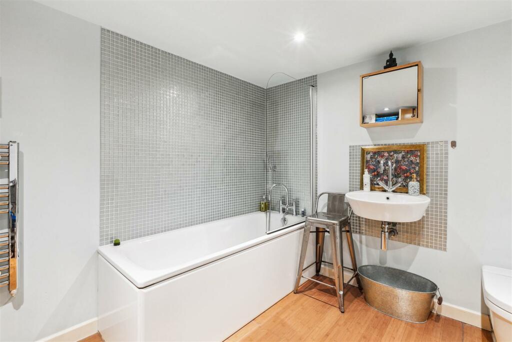 Flat 15 - 1 Reed Place, Clapham, SW4 7LF-7.jpg