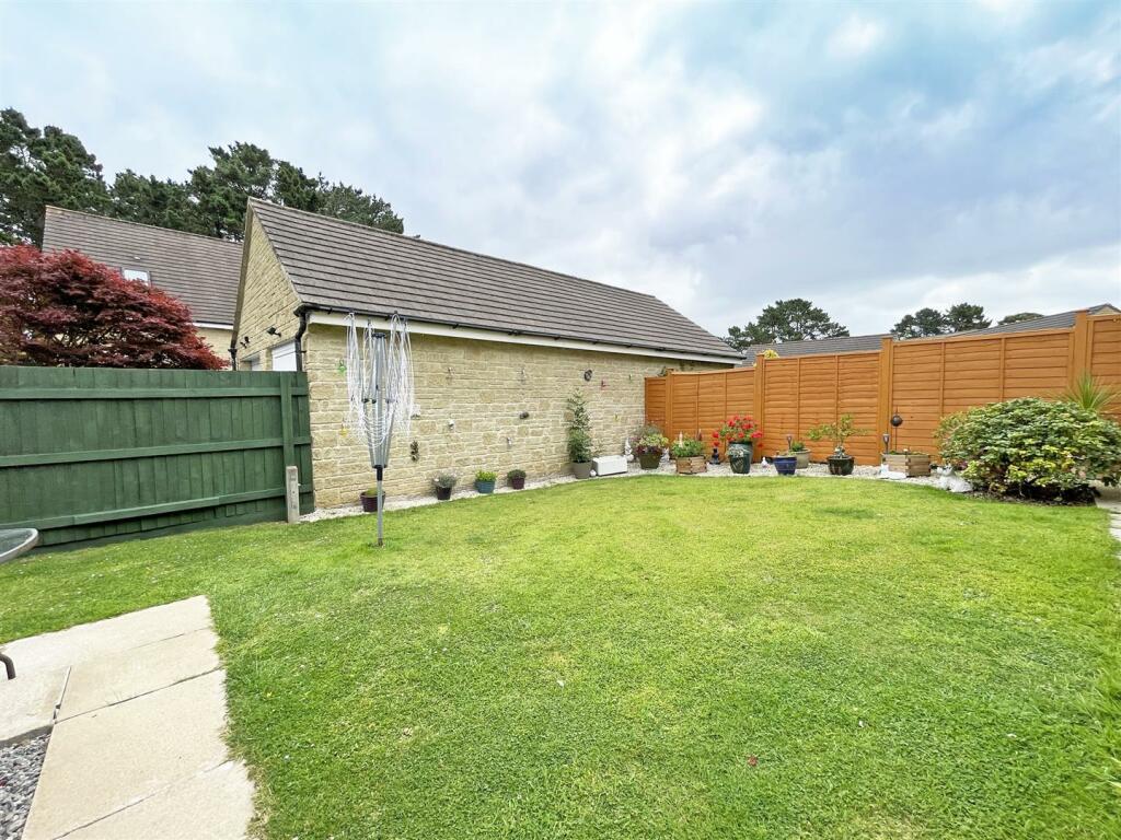 Warspite Gardens 10 - Garden.jpg