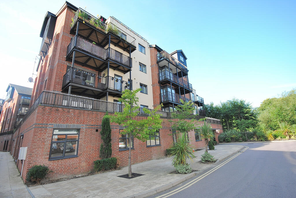 124 tanners wharf fr