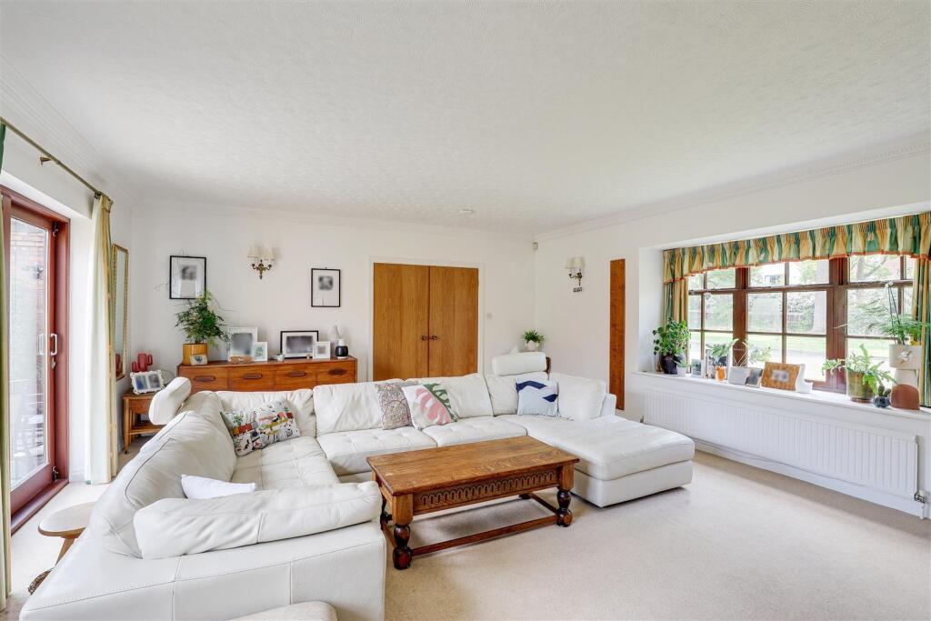 OZ7p2oxkaEW7kiZG8kTnFQ (1).jpg