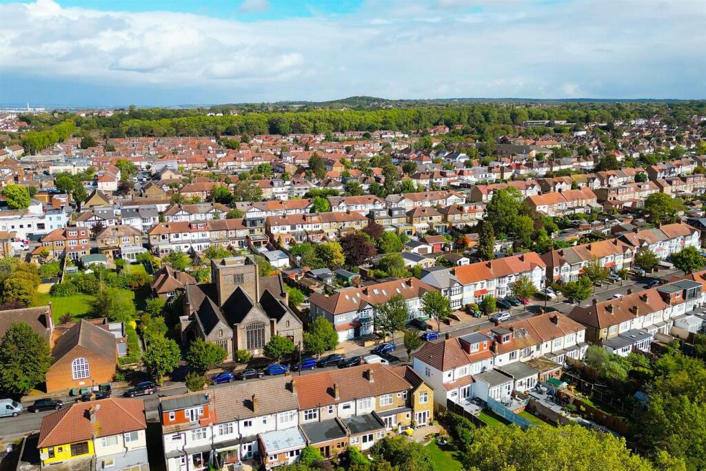 Larkswood Road-4.jpg