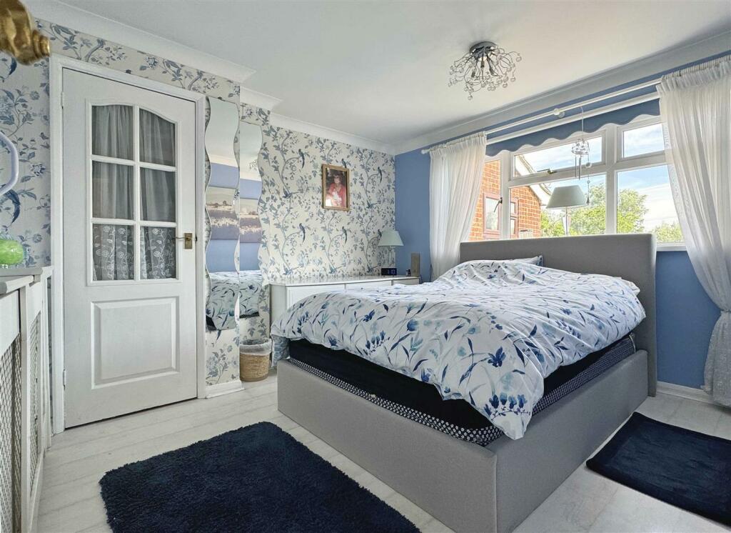 Bed 2.jpg