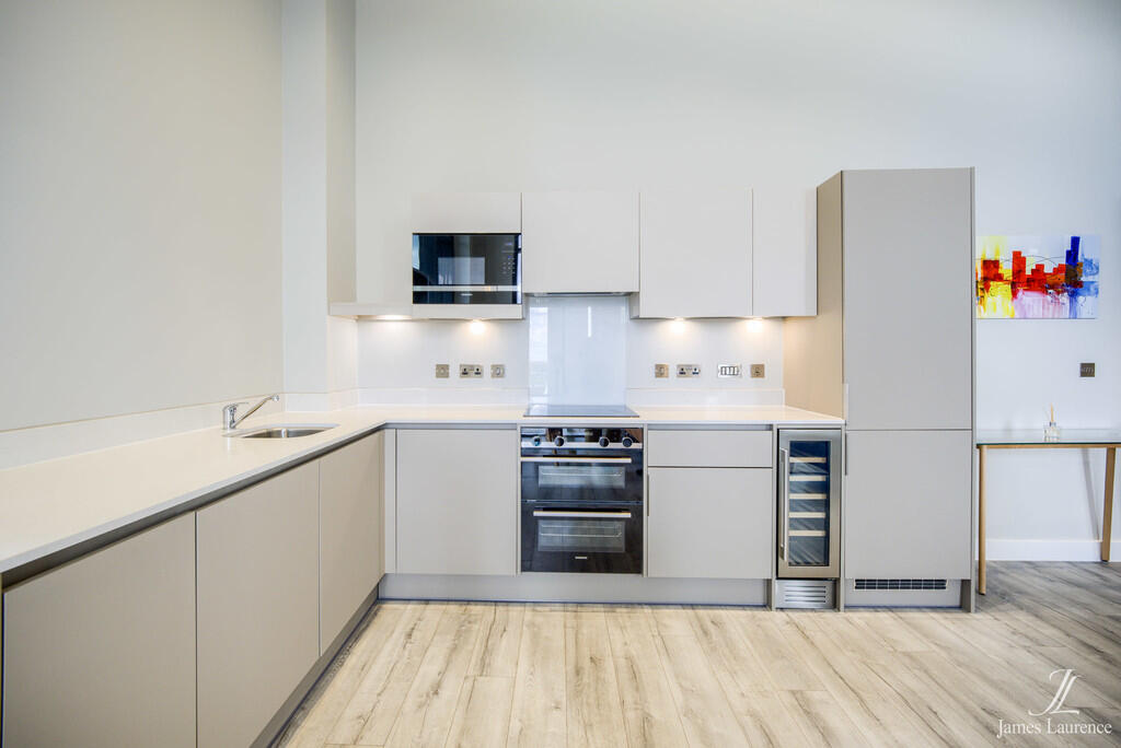 PXT49235-HDR(3)-E...