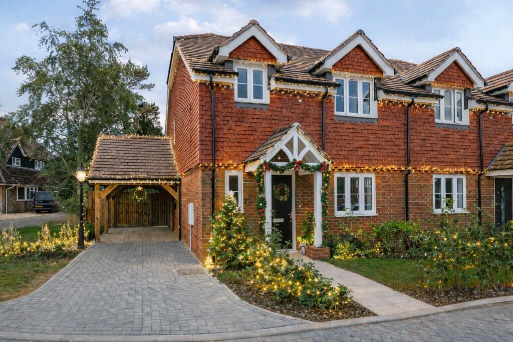 Fuggle Hop Close, Tongham, Surrey, GU10
