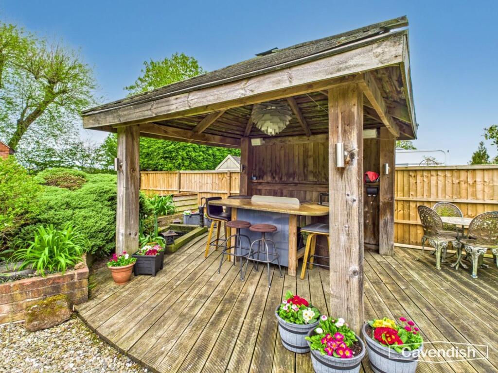 OUTDOOR DINING AREA