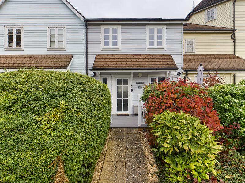 Entrance to front of lodge
