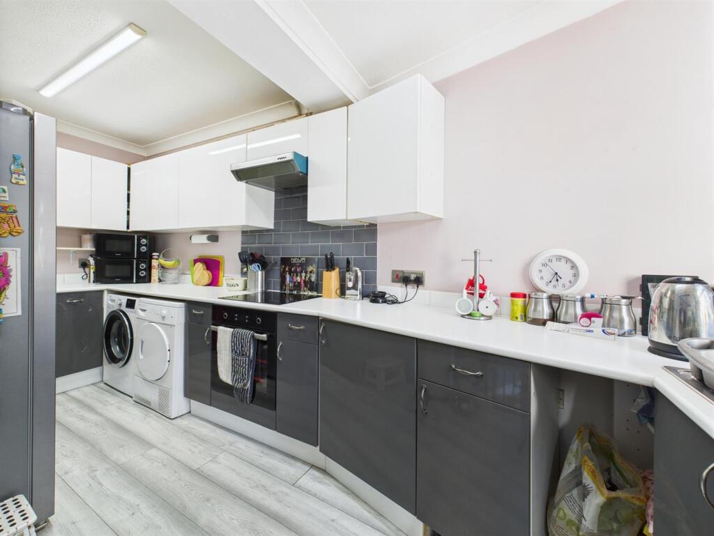 Kitchen:
