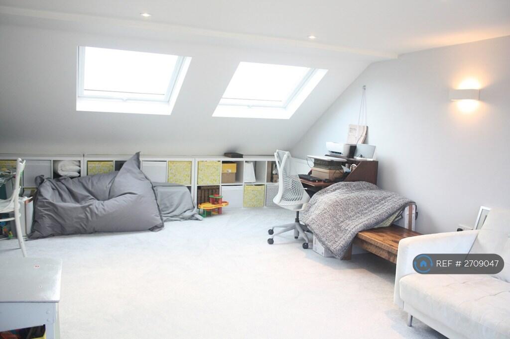 Loft /Bedroom 4